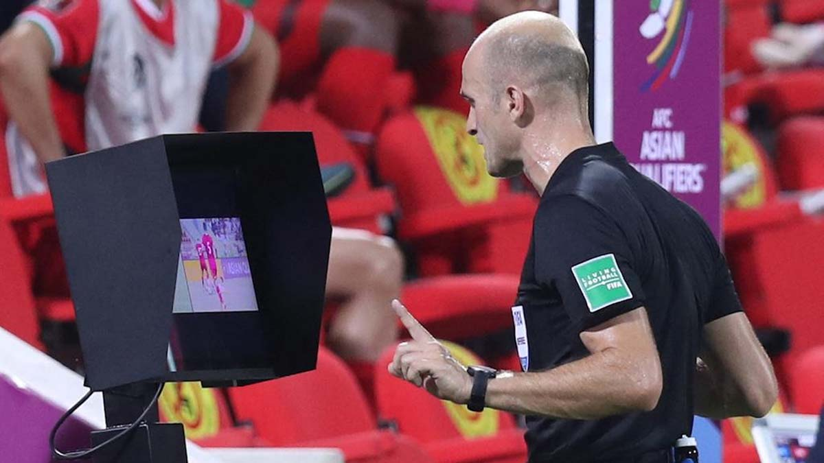 VAR là gì? Công nghệ VAR có được áp dụng trong World Cup 2023 không? var-la-gi