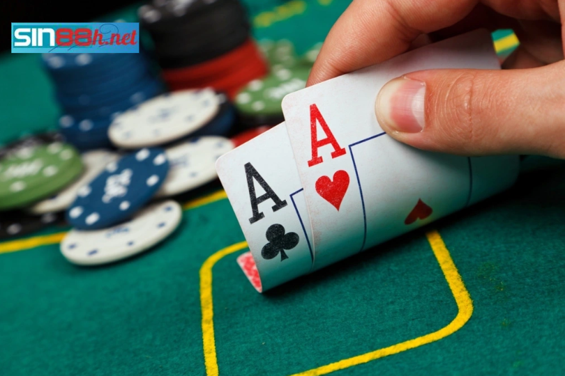 Luật Chơi Bài Poker: Hướng Dẫn Chi Tiết Và Chiến Thuật Từ Chuyên Gia luat-choi-bai-poker