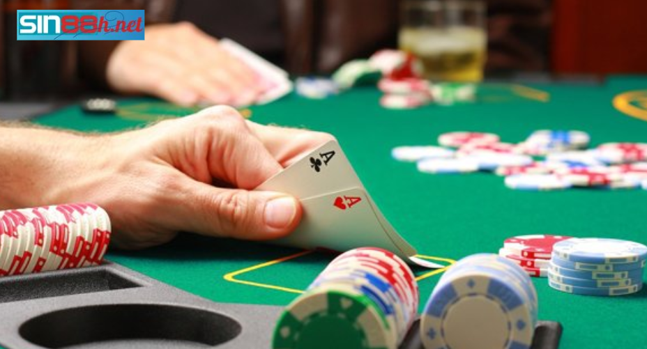 Luật Chơi Bài Poker: Hướng Dẫn Chi Tiết Và Chiến Thuật Từ Chuyên Gia luat-choi-bai-poker